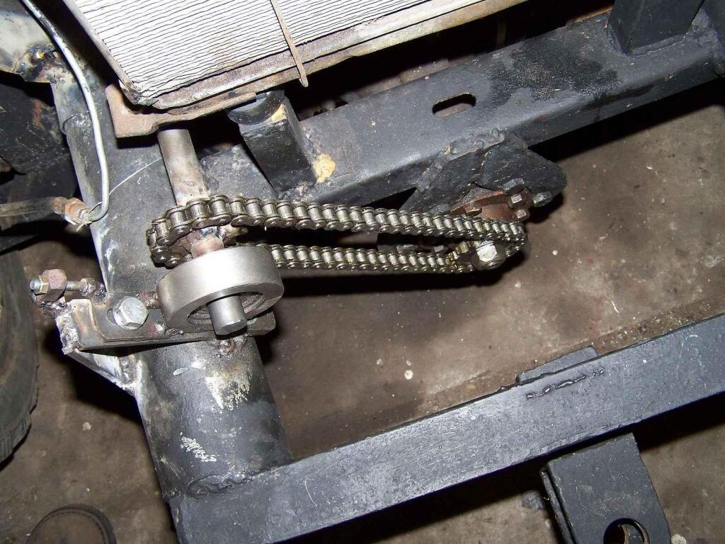 Šestikolka je složena ze tří aut, Trabantu, Škodovky a rumunského automobilu ARO.