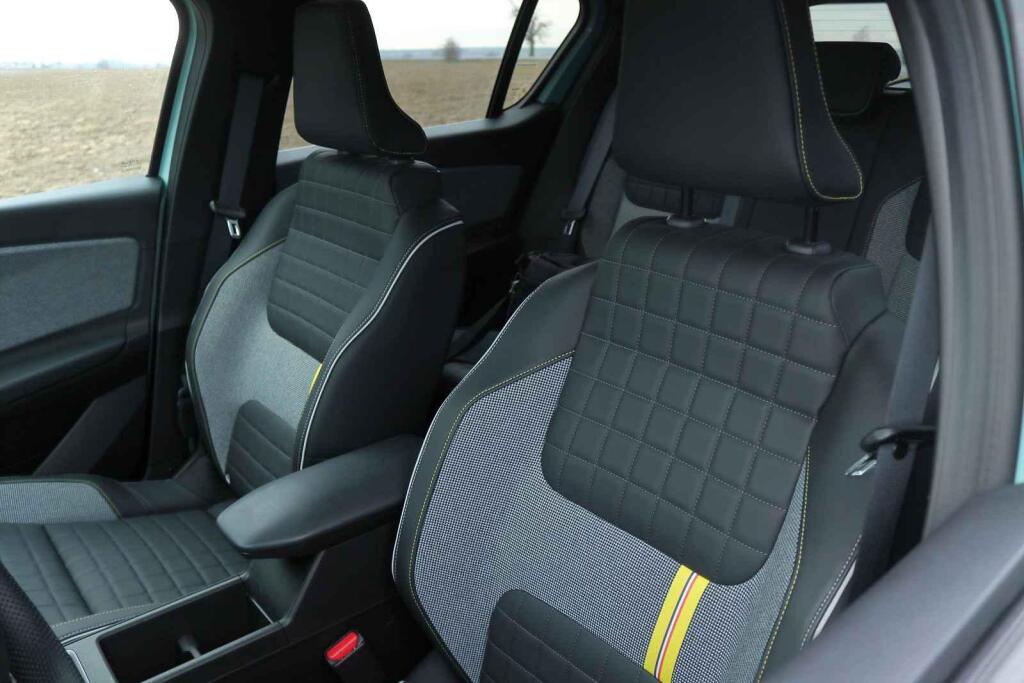 Pohledné retro ladění má i kabina s pohodlnými sedadly.