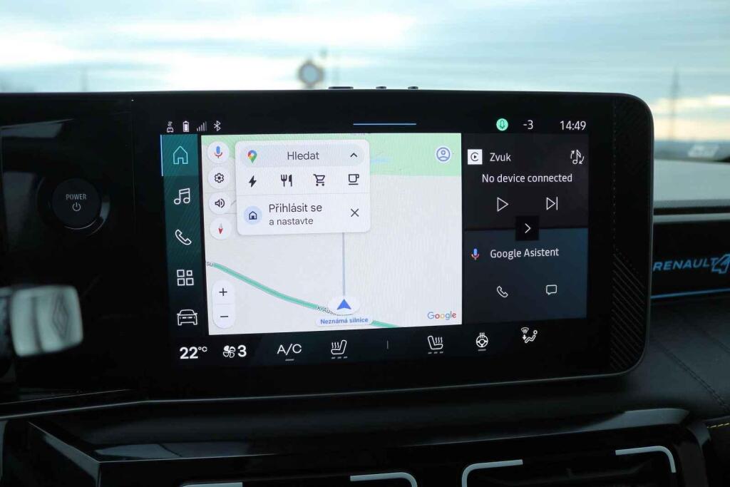 Infotainment se systémem od Google obsahuje navigaci s aktuální dopravní situací i pomocnými funkcemi pro elektromobilitu.