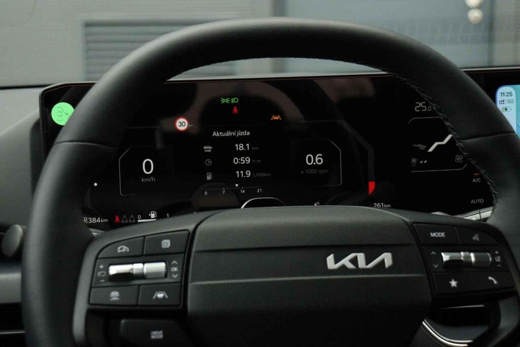 Volant a displej v kapličce.