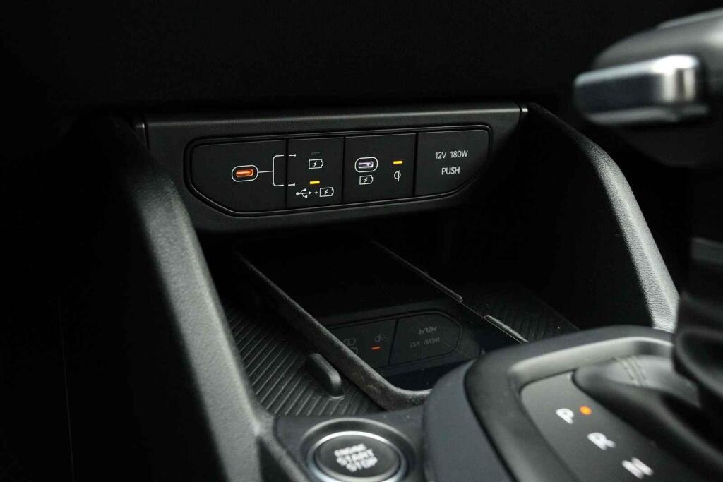 Nabíjení telefonu.