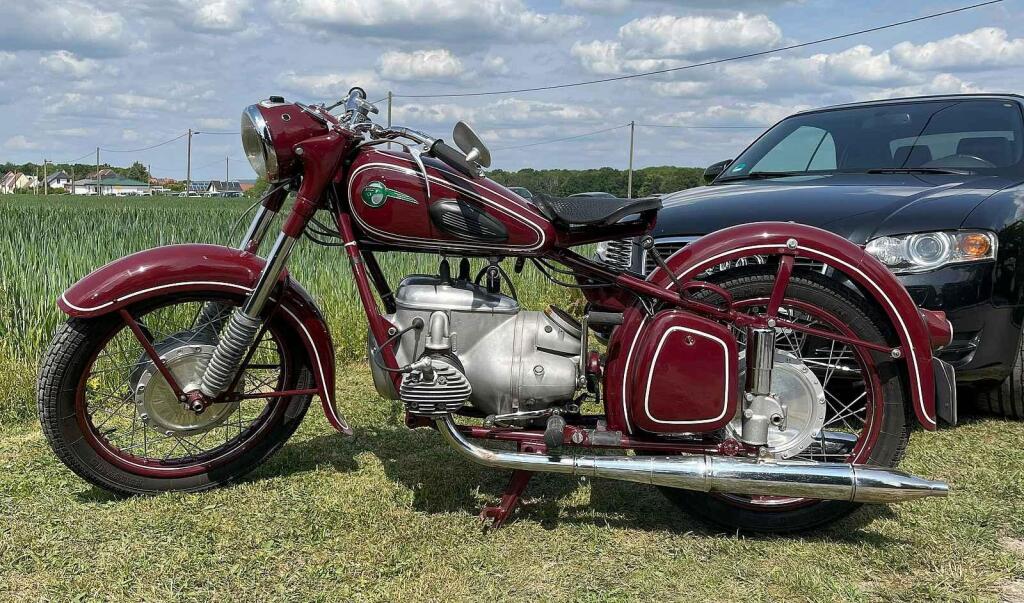 Stroj s označením MZ BK 350.