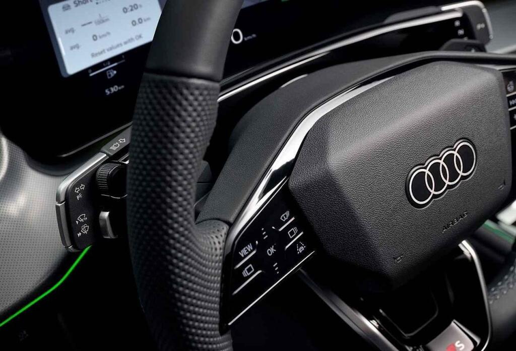 Nový způsob ovládání blinkrů a stěračů.