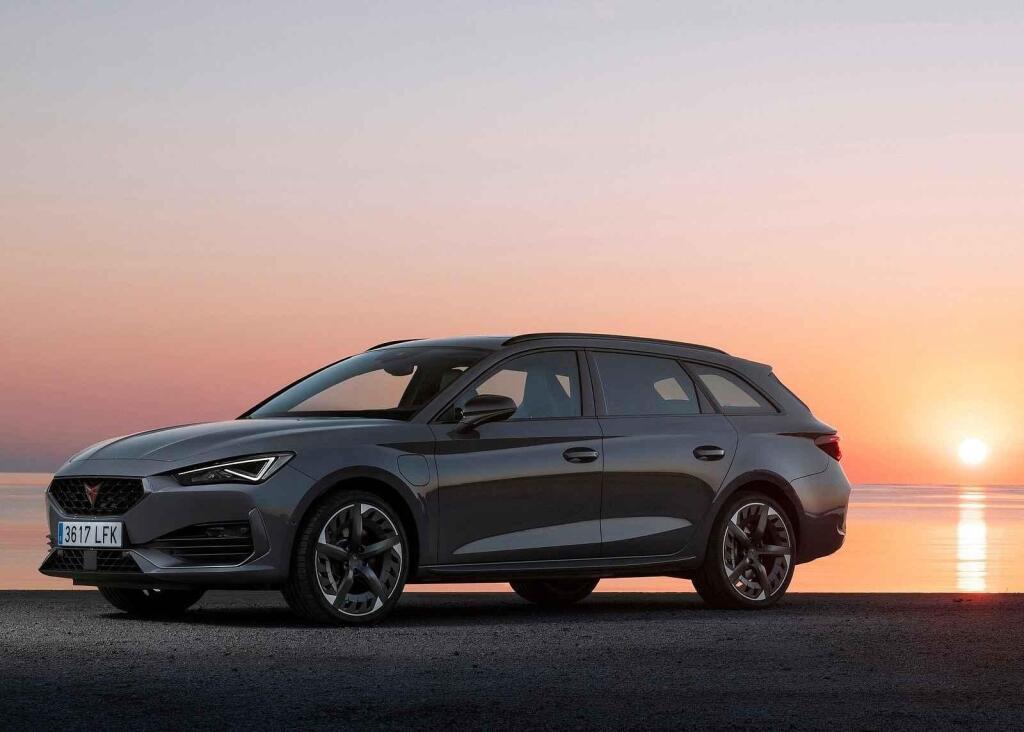 Cupra Leon ST - od 839 900 Kč.