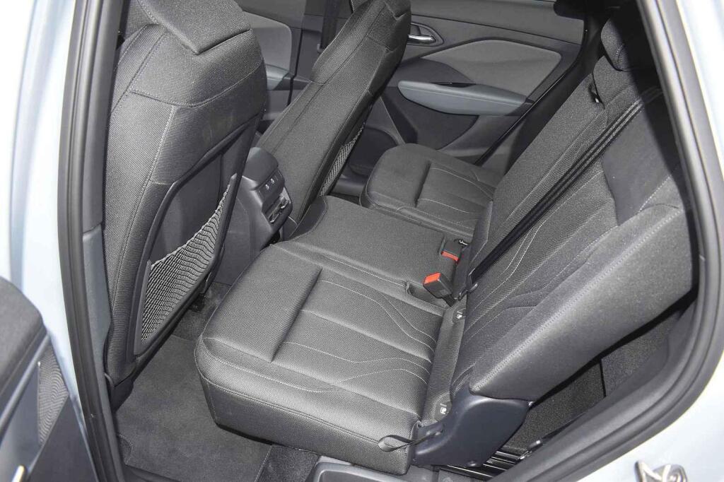 Sedačky se dají posouvat.