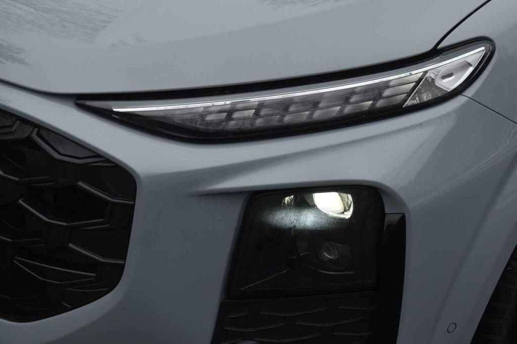 Světla jsou velmi úzká.