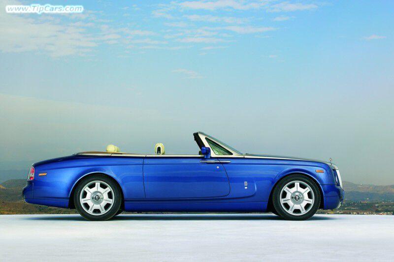 O Rolls-Royce Phantom Drophead Coupé je největší zájem v USA, kde stojí 406 000 dolarů (v přepočtu asi devět milionů korun).