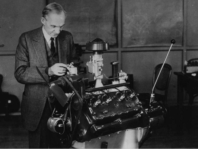 Henry Ford a motor V8