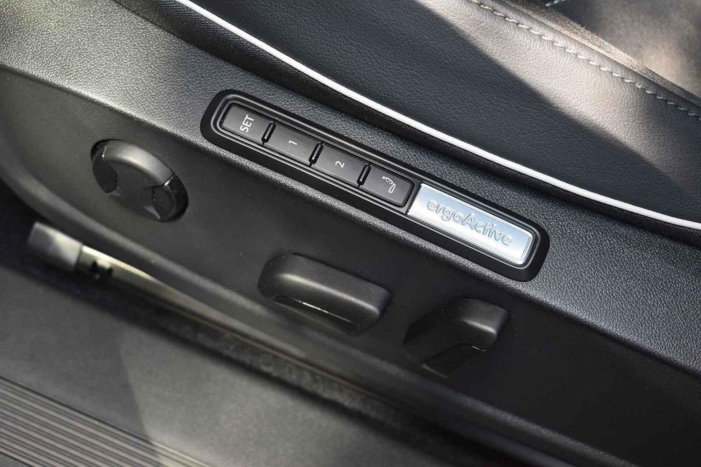 Sedačky mají elektrické ovládání i ortopedický atest