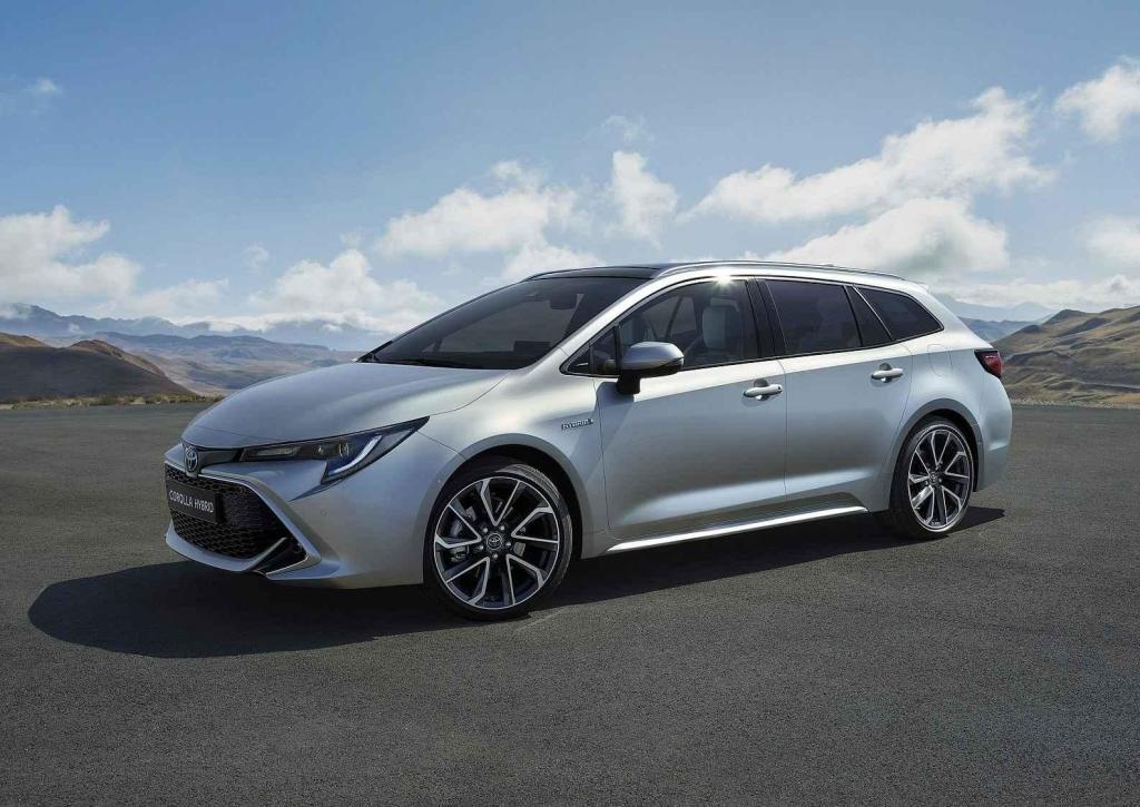 Toyota Corolla TS hybrid - 677 900 Kč