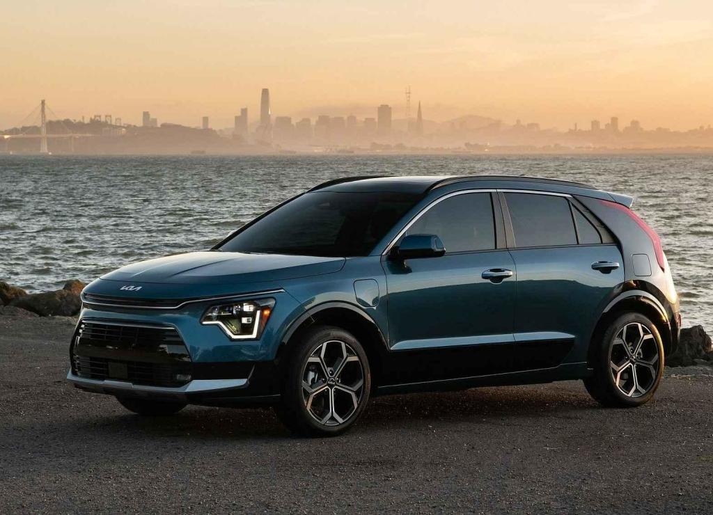 Kia Niro hybrid - 729 980 Kč