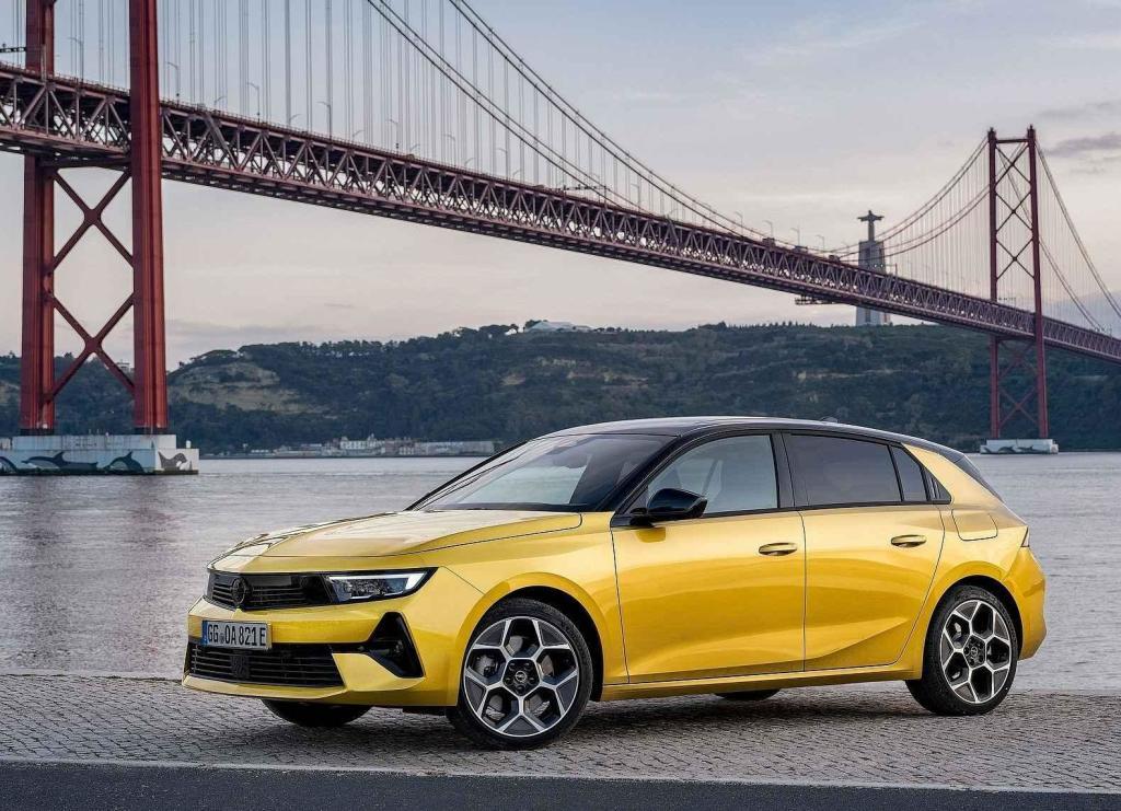 Opel Astra plug-in - 859 990 Kč