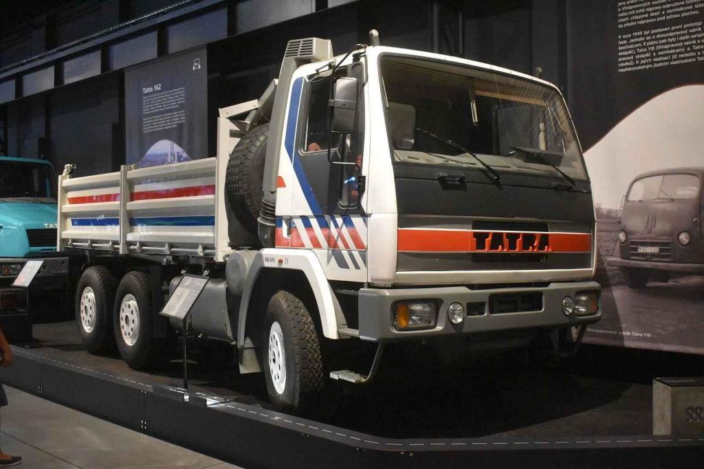 Tatra 162 s trambusovou kabinou