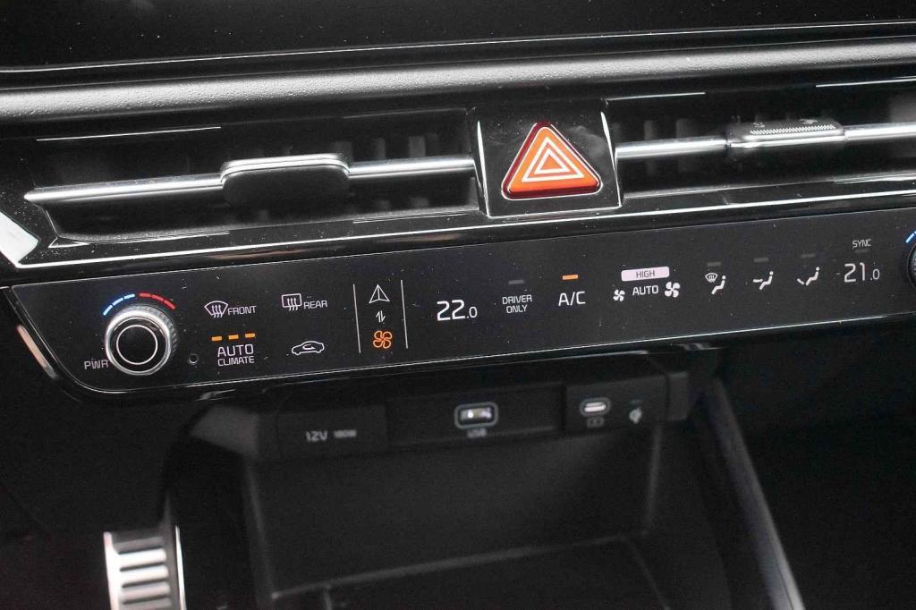 Dotykový panel pro dvě menu není nejšťastnější