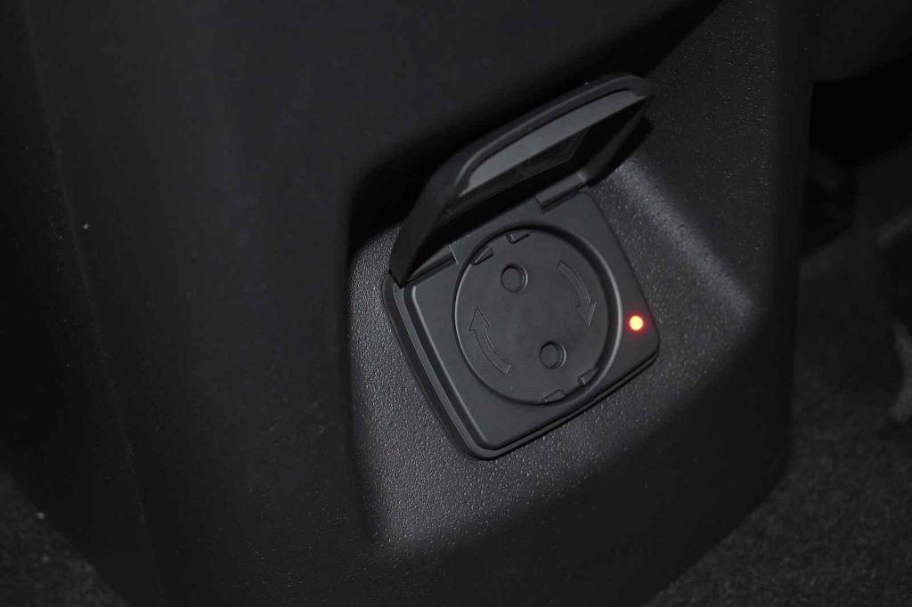 a nalezl jsem i zásuvku na 230 V