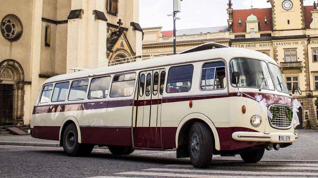 Tomuto autobusu je přesně padesát let. A je zcela původní