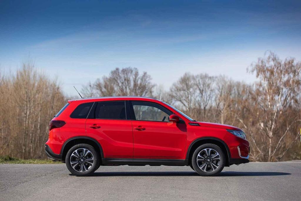 Suzuki Vitara hybrid při první jízdě v českém prostředí