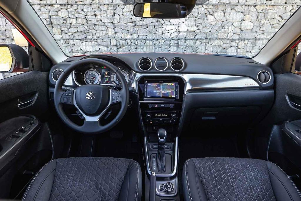 Suzuki Vitara hybrid při první jízdě v českém prostředí