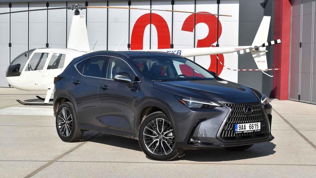 Lexus NX během testovací jízdy