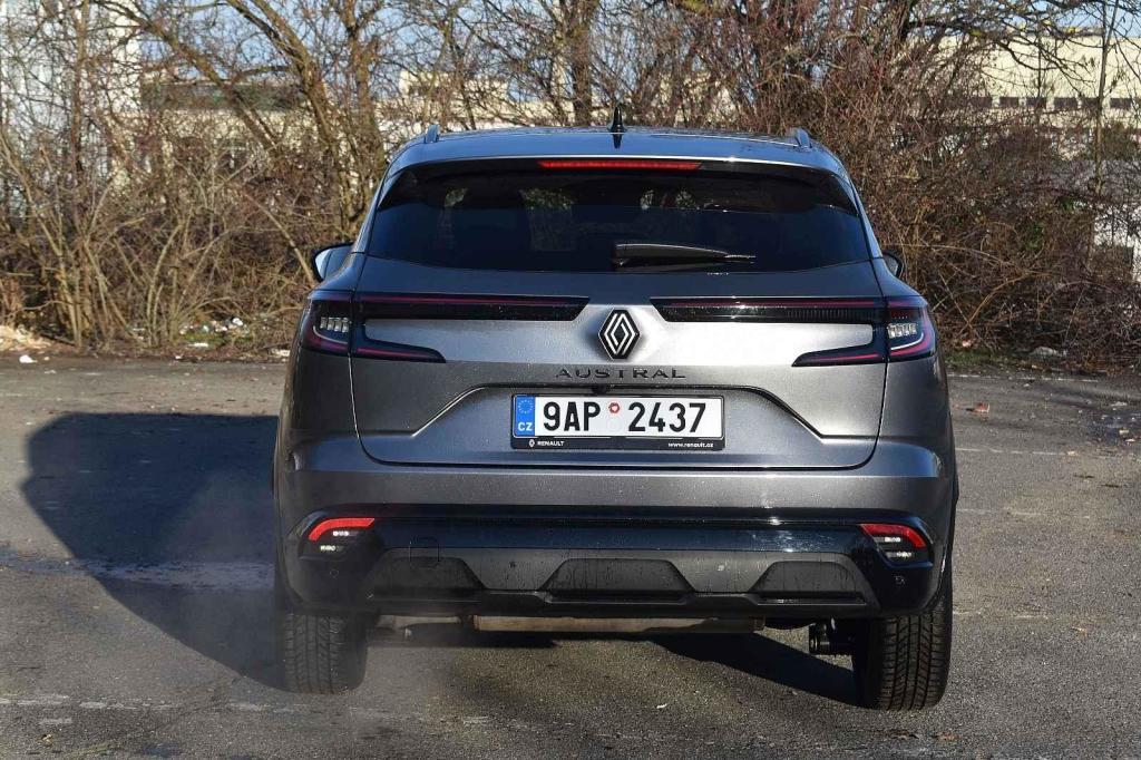 Výfuková koncovka je ve skutečnosti až pod nárazníkemn