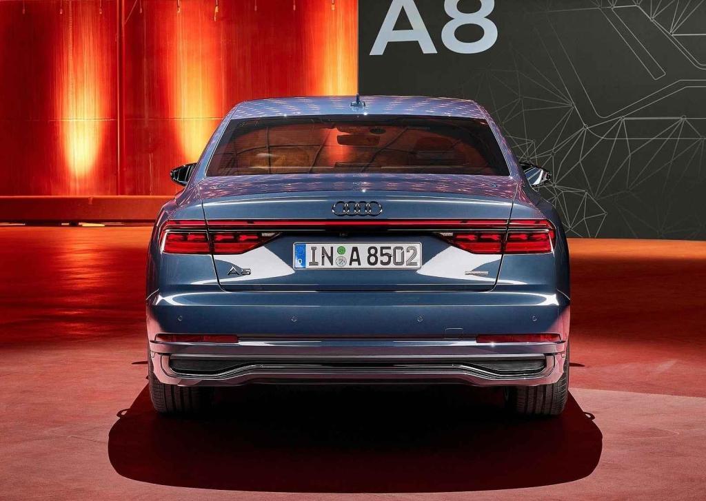 Standardní Audi A8 po faceliftu