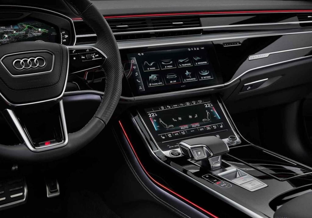 Standardní Audi A8 po faceliftu