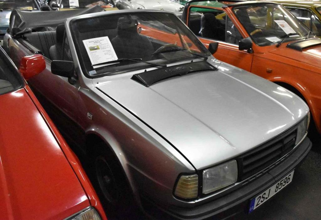 V Rakousku zhotovený kabriolet ze stejného vozu ho naopak neměl