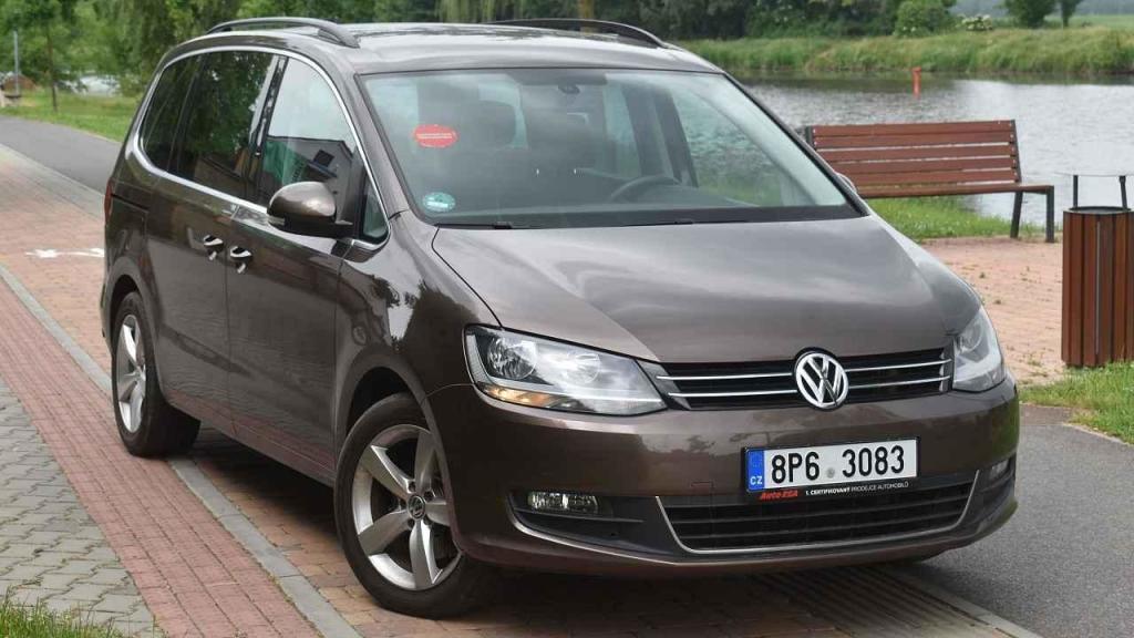 Tento Volkswagen Sharan je deset let starý. Nevypadá na to