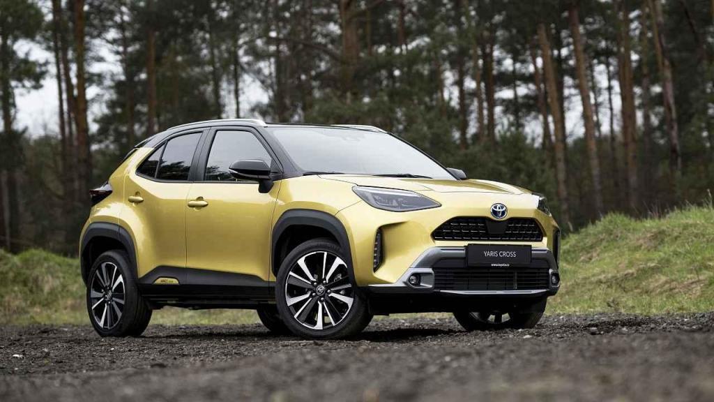 Toyota Yaris Cross si poradí také s lehčím terénem