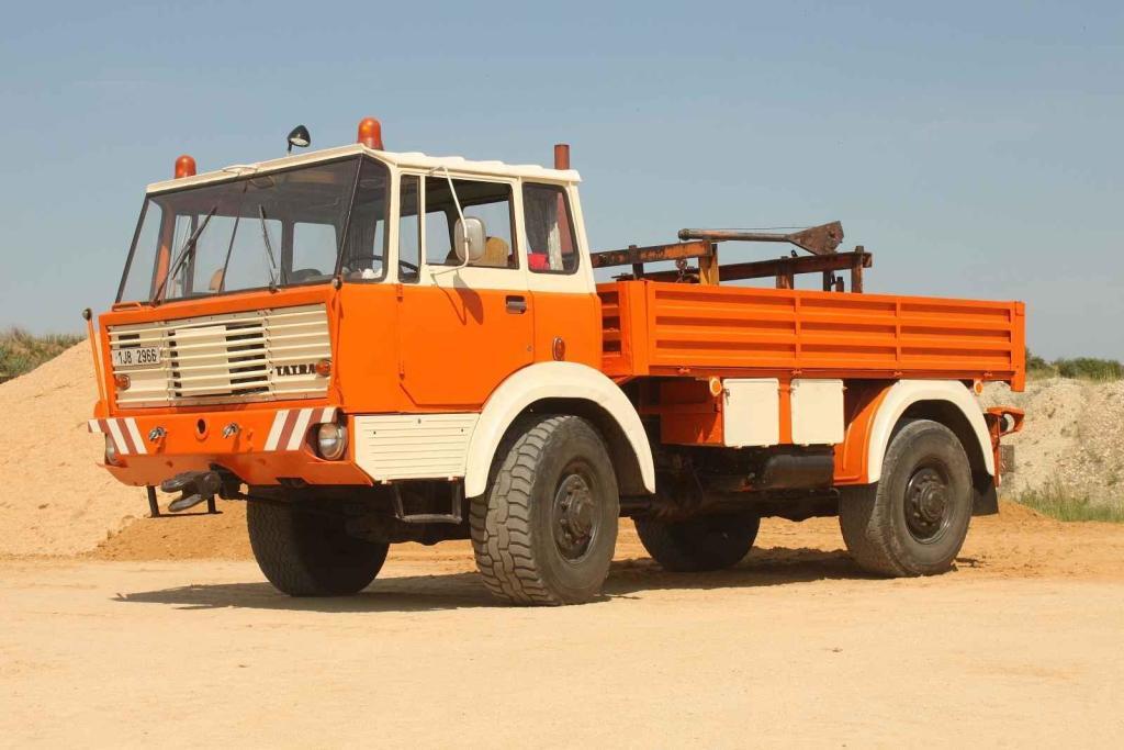Pro tahání stavebních strojů se používala tato verze 4x4