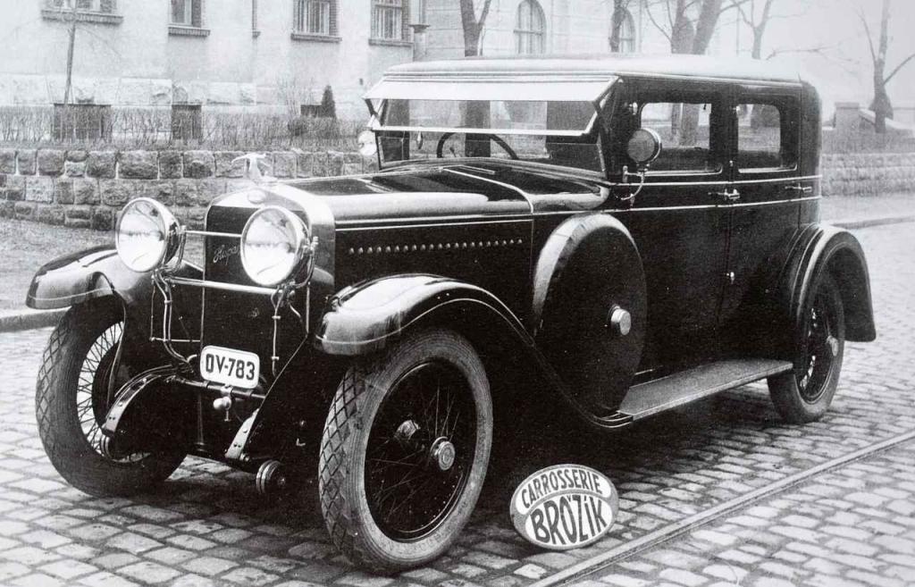 čtyřdveřový sedan