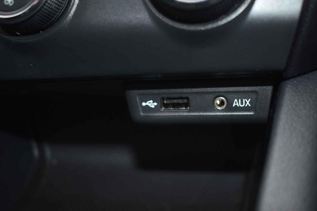 A jen jediná zdířka USB