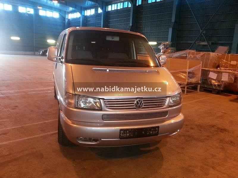 Volkswagen Multivan z roku 2002 za 160 000 Kč