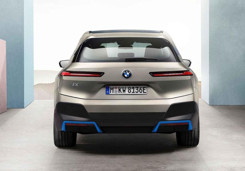 BMW iX