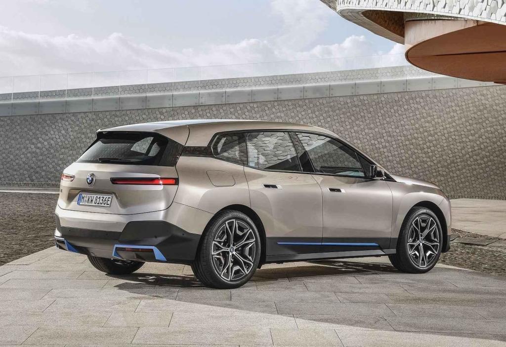 BMW iX