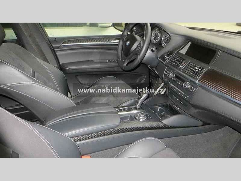 Auto je zachovalé, protože posledních šest let se nehnulo z kryté garáže