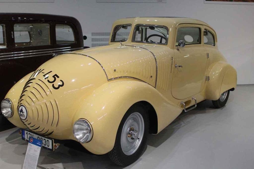 Nezvyklý aerodynamický automobil Wikov Kapka