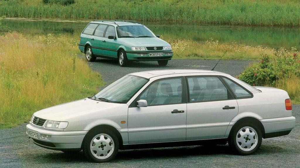 Volkswagen Passat s pořadovým číslem 4 dealeři prodávali mezi roky 1993 až 1996