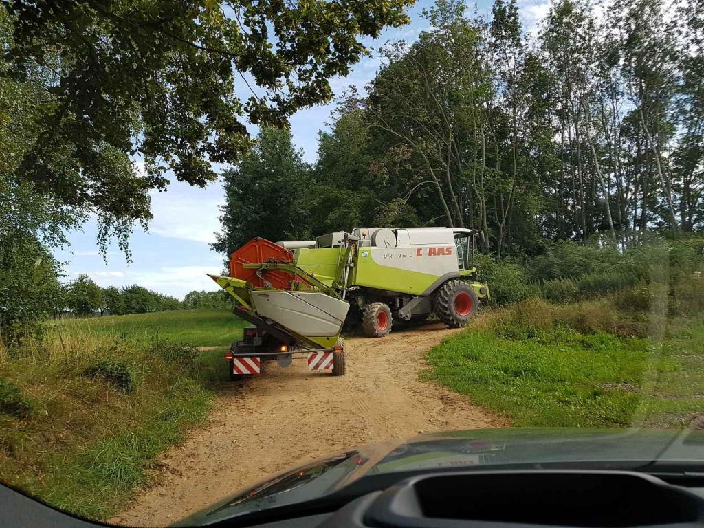 Cesta na pole je poněkud náročnější.