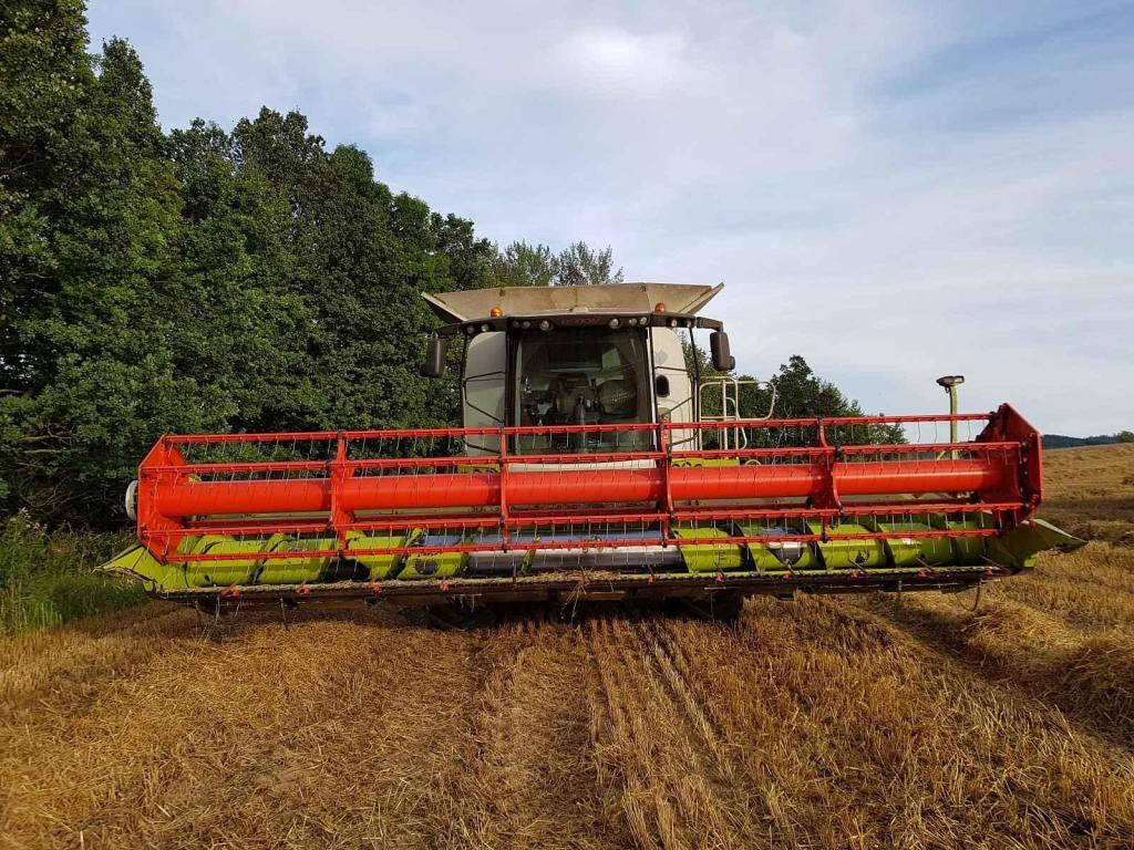Claas 660 z různých úhlů pohledu.