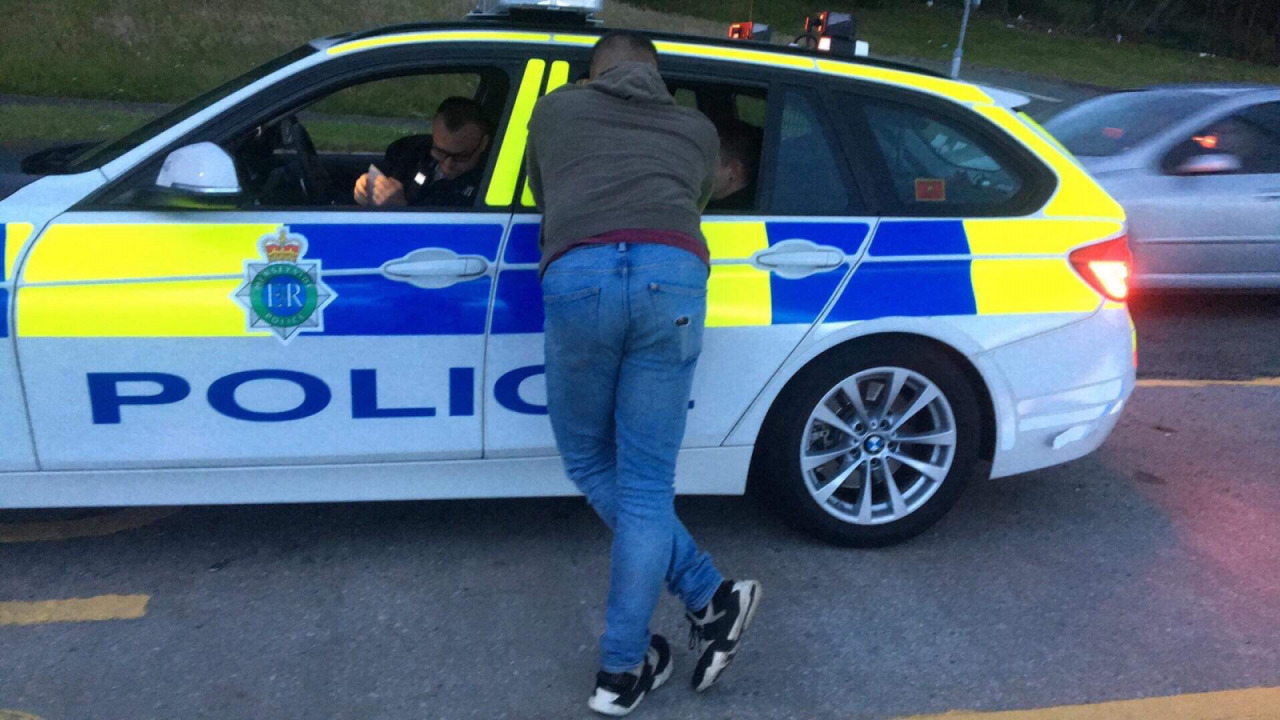 Britská policie byla zpočátku neoblomná