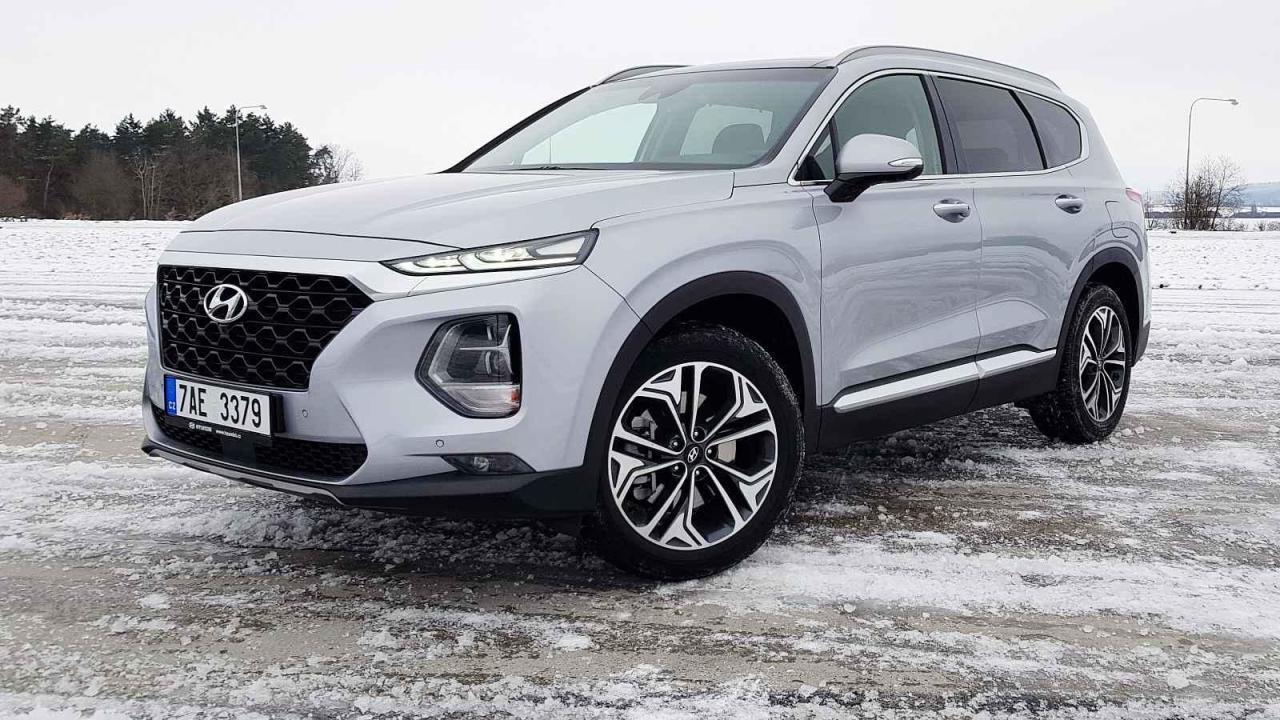 Hyundai Santa Fe vsadilo na nápadný design. Uveze až sedm cestujících.