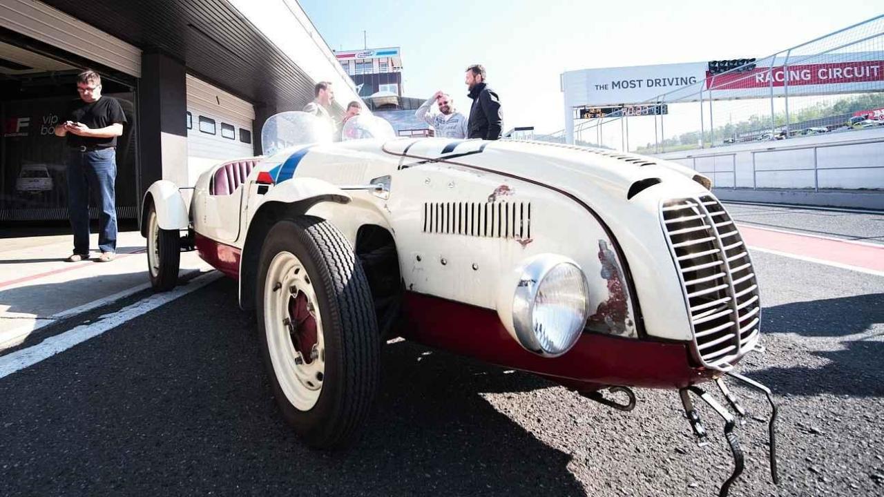 Auto má za sebou prověrku na mosteckém autodromu