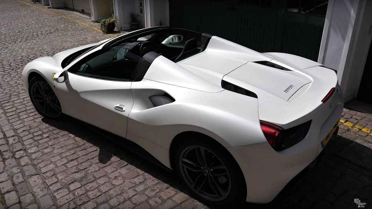 Ferrari 488 Spider s příplatky v hodnotě přes 3 miliony.