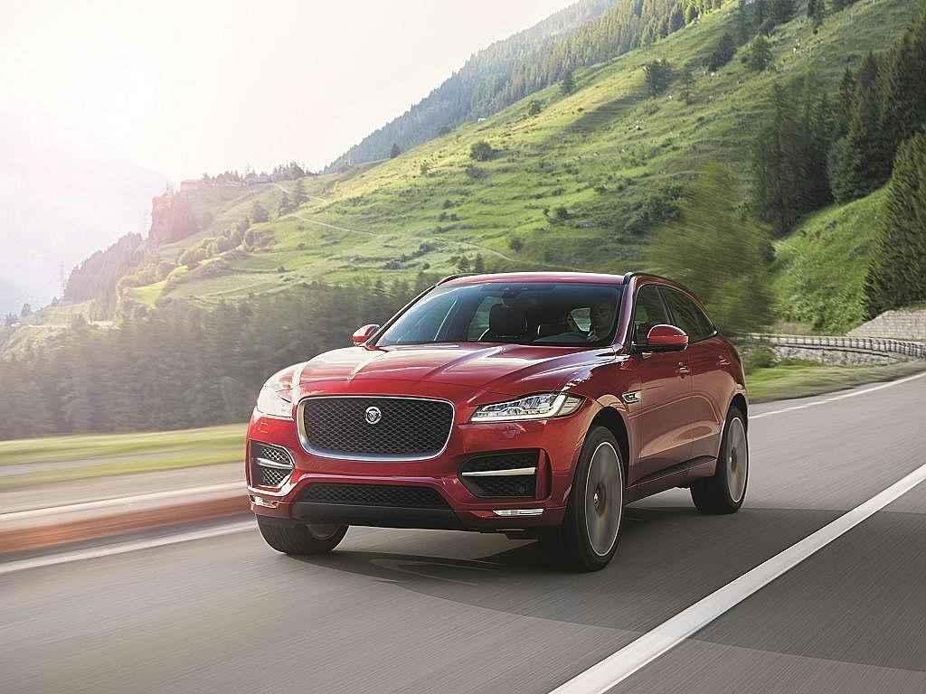 Jaguar F-Pace.