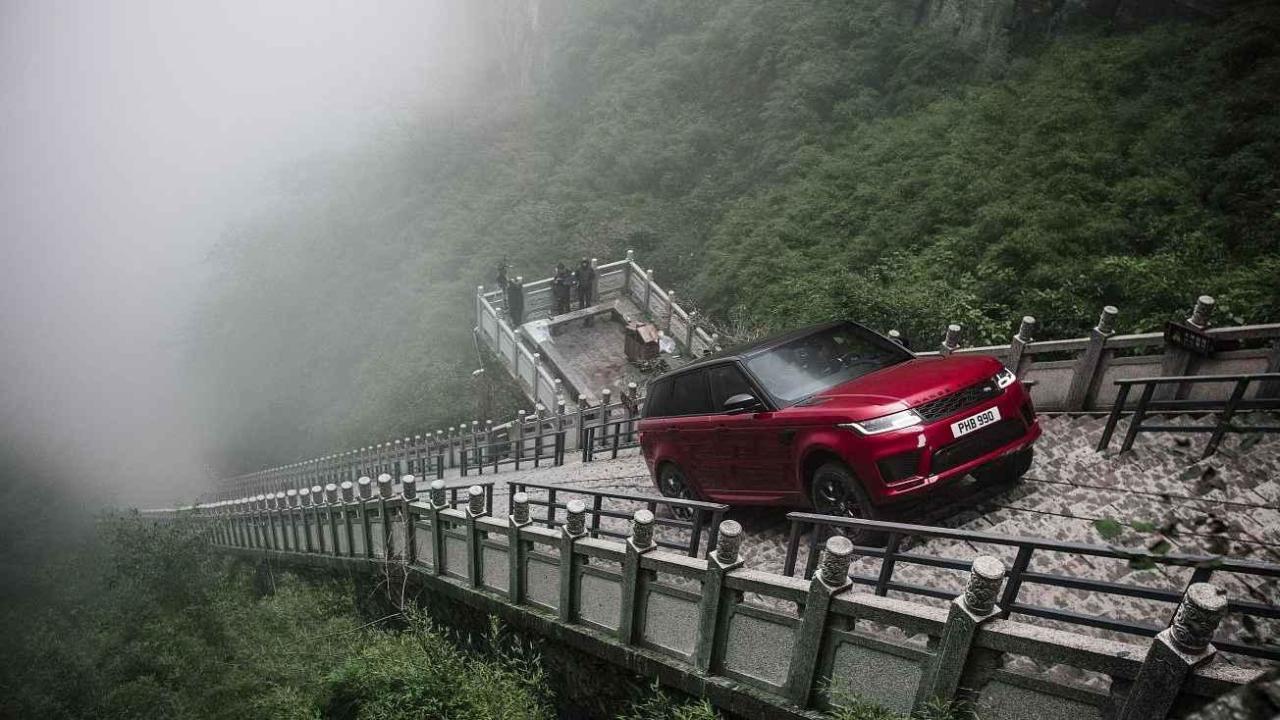 Range Rover Sport PHEV šplhá na Nebeskou bránu.