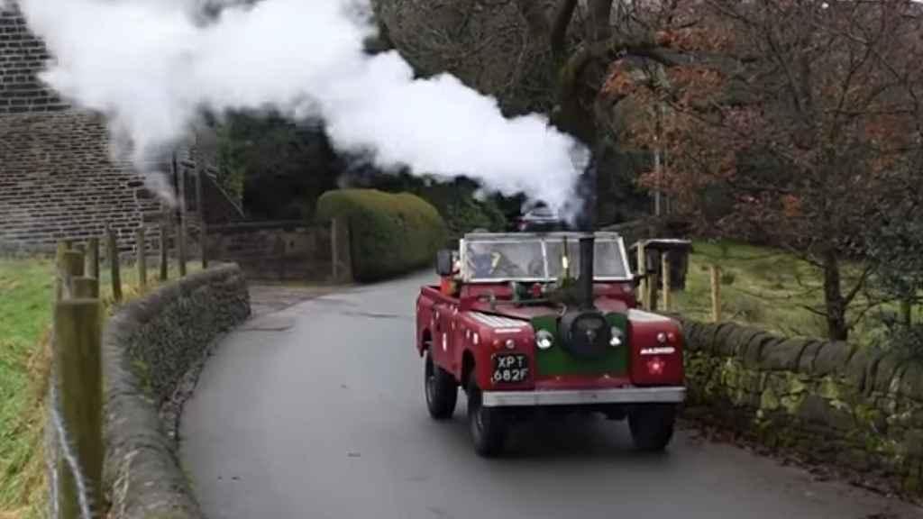 Land Rover s parním strojem namísto motoru.