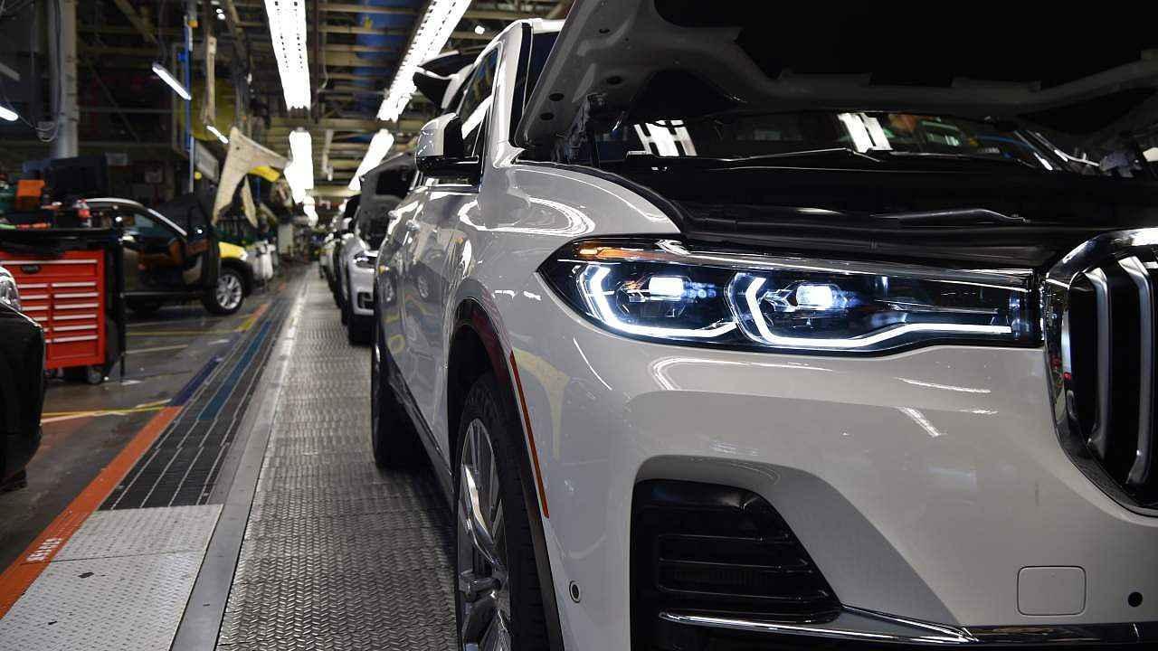 Záběry z výroby prototypů nového BMW X7.