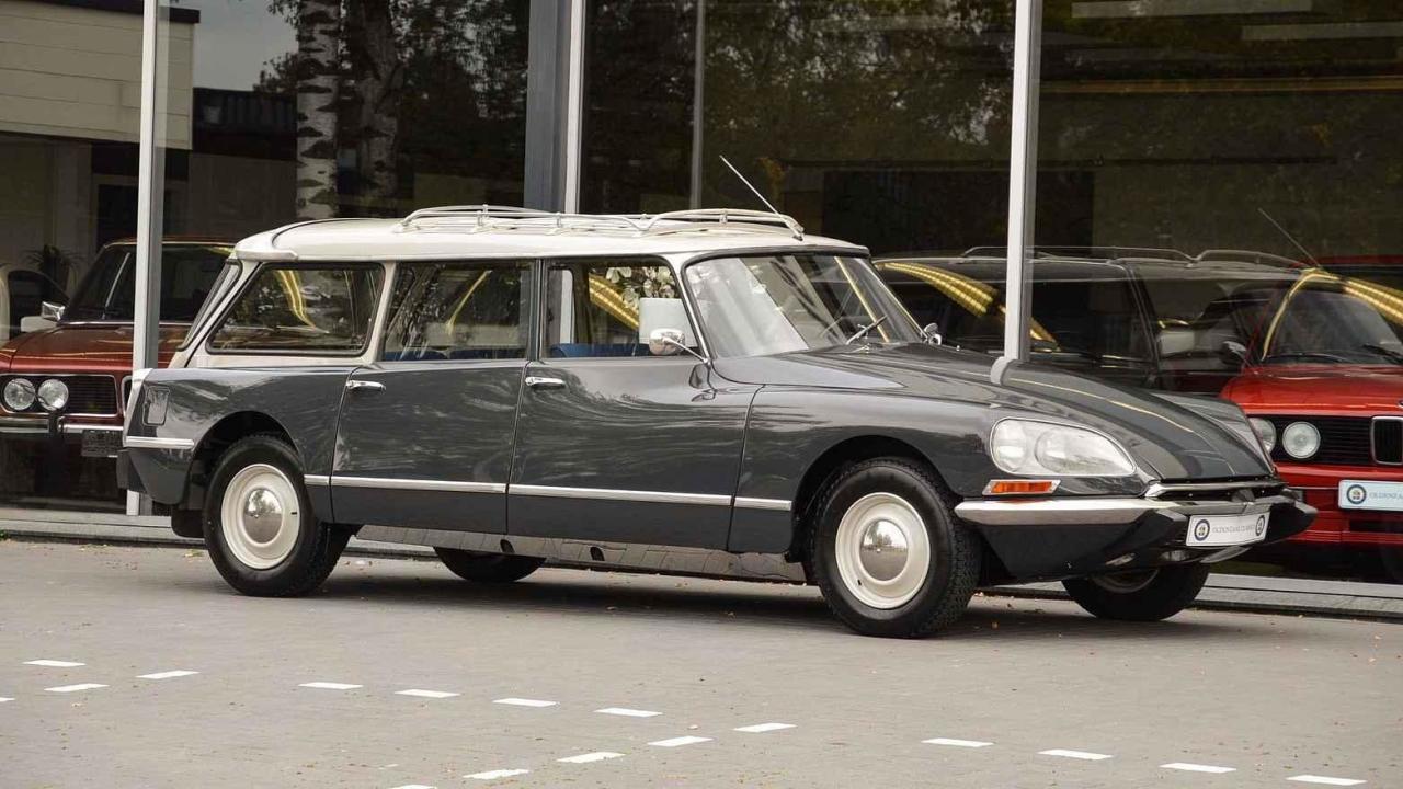 Citroen DS 20 Wagon.