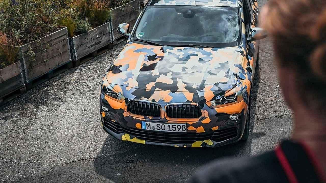 Maskovaný prototyp BMW X2.